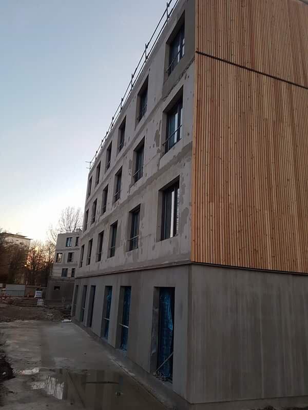 Bardage bois d'un bâtiment à Bondy