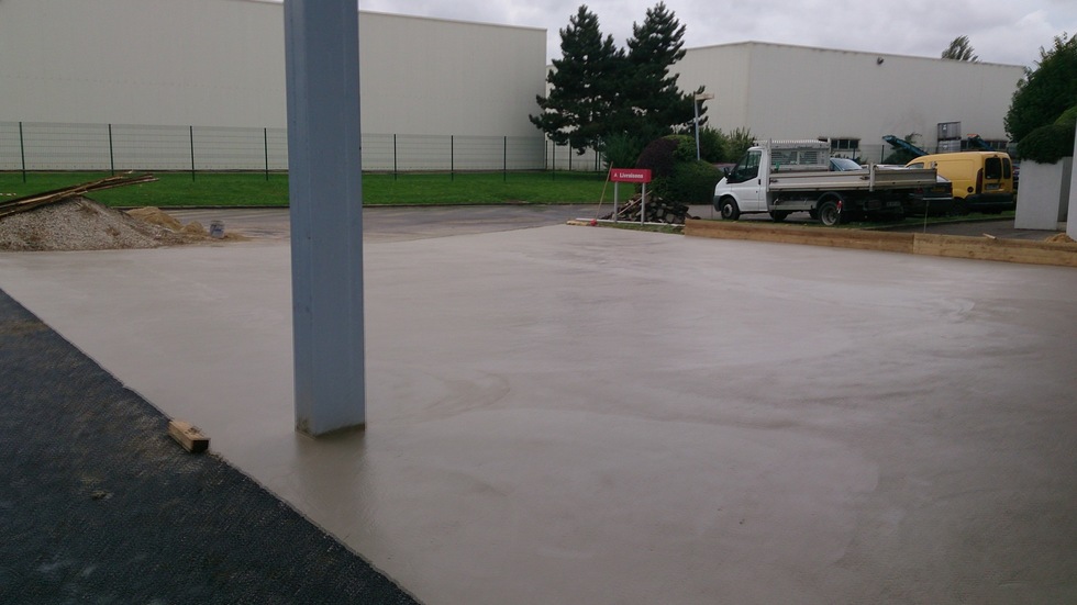 Aménagement d'un local en concession automobile Honda à Beaubourg