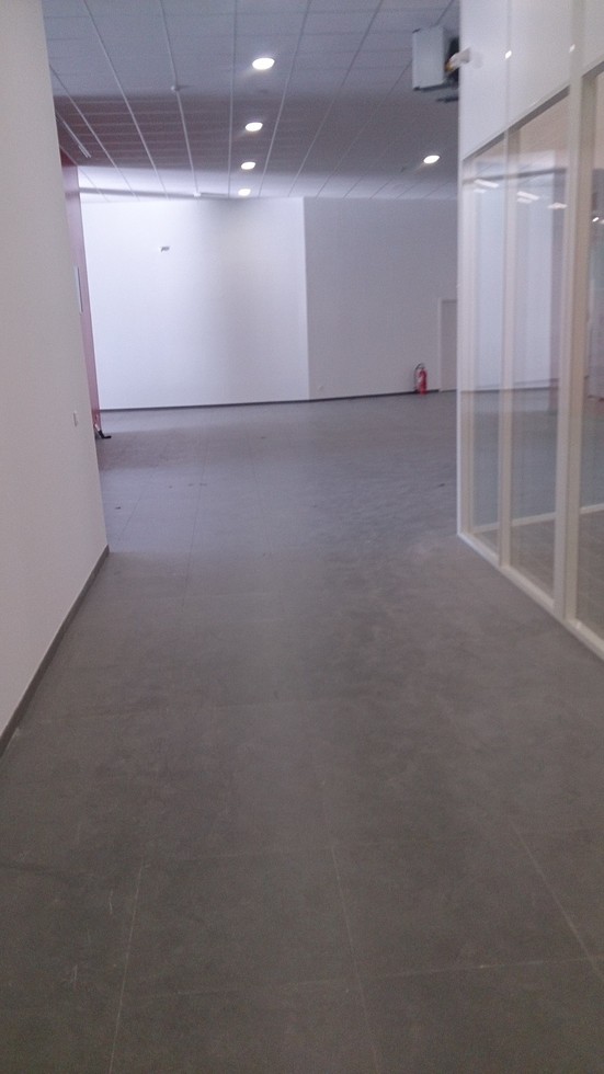 Aménagement d'un local en concession automobile Honda à Beaubourg