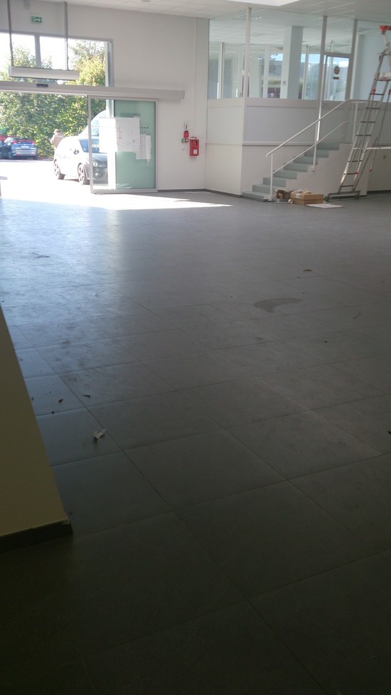 Aménagement d'un local en concession automobile Honda à Beaubourg